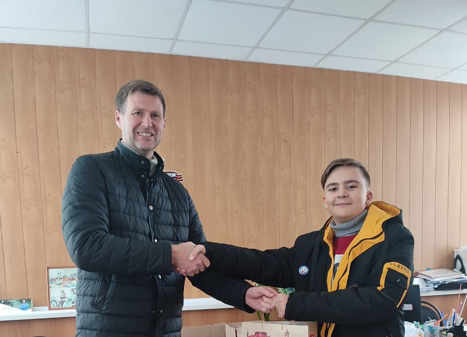 Борис Панин подарил талантливому ребенку из Терновки оборудование для учебы