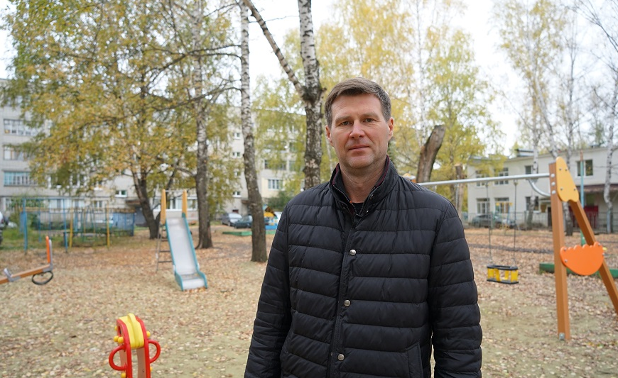 Борис Панин выполнил просьбу жителей по обновлению детской площадки