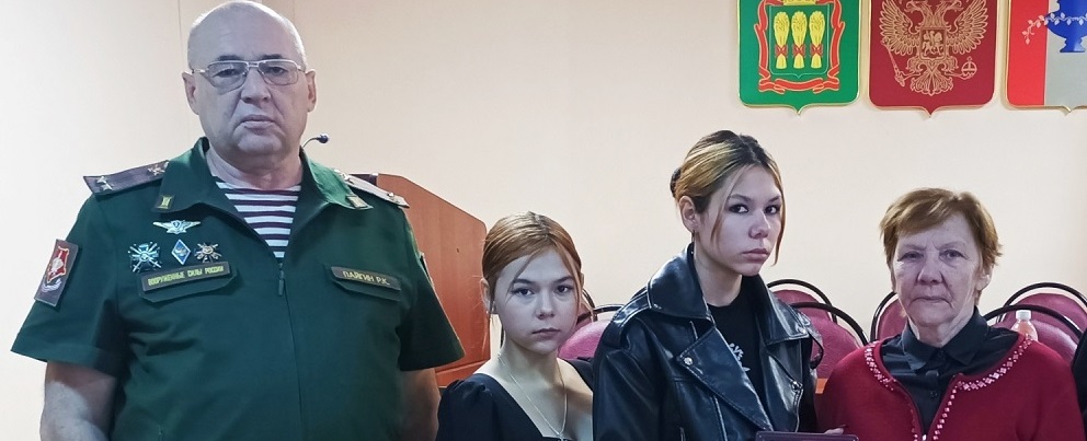 В Никольске матери бойца СВО Игоря Садуллаева вручили посмертную награду сына