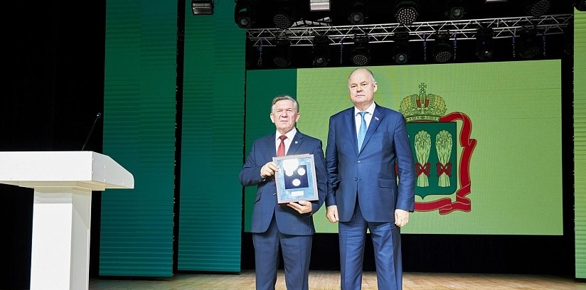 Вадим Супиков поздравил с 75-летием областную Федерацию профсоюзов