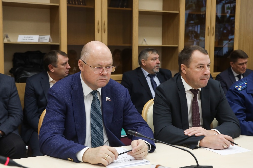 Вадим Супиков принял участие в рассмотрении вопросов заседания правительства региона