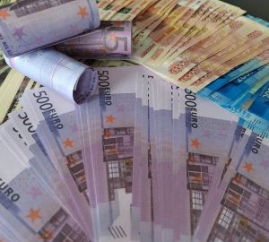 Банк России понизил доллар и евро 25 октября