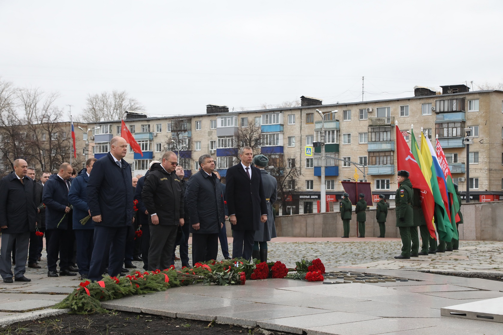 Олег Мельниченко с гостями из Республики Беларусь почтил память погибших в ВОВ