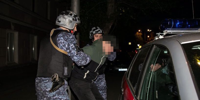 В Пензе агрессивный посетитель бара кулаком разбил плазменную панель