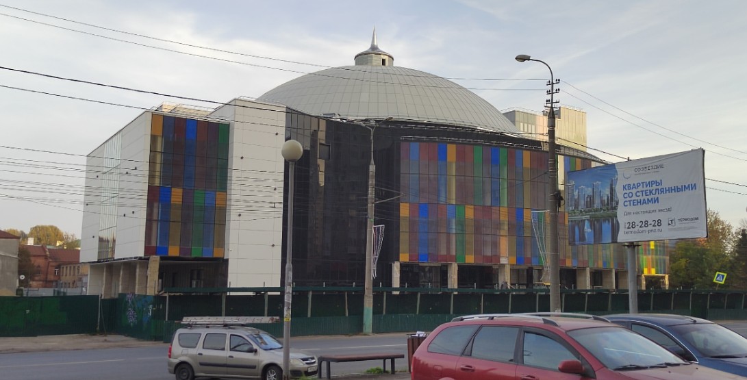 В Пензе убрали забор у строящегося цирка