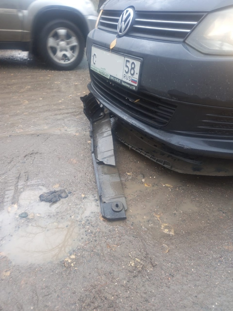 Пензенец оставил бампер в ямах на Байдукова