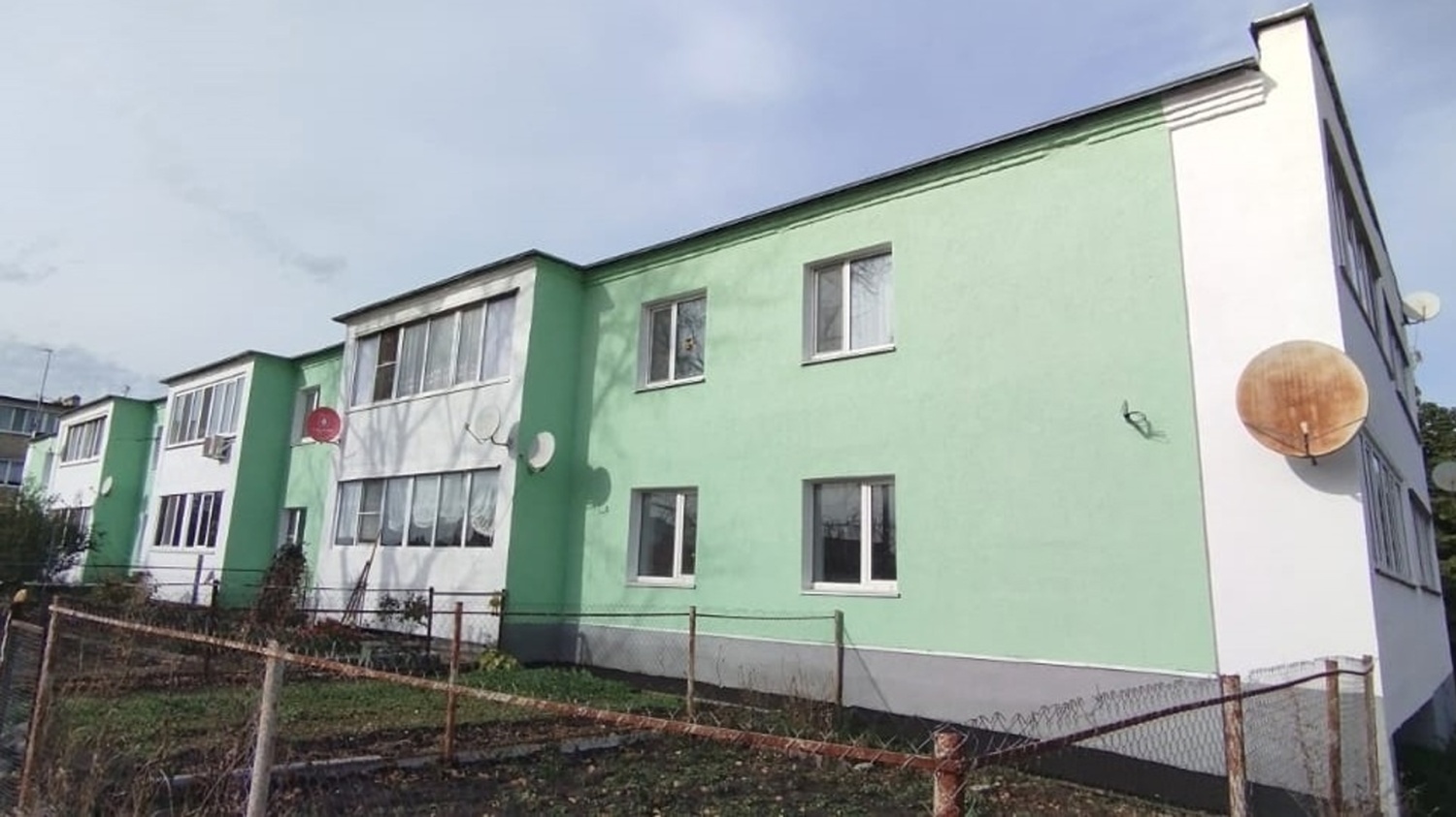 В Кузнецке капитально отремонтировали фундамент и фасад многоквартирного дома