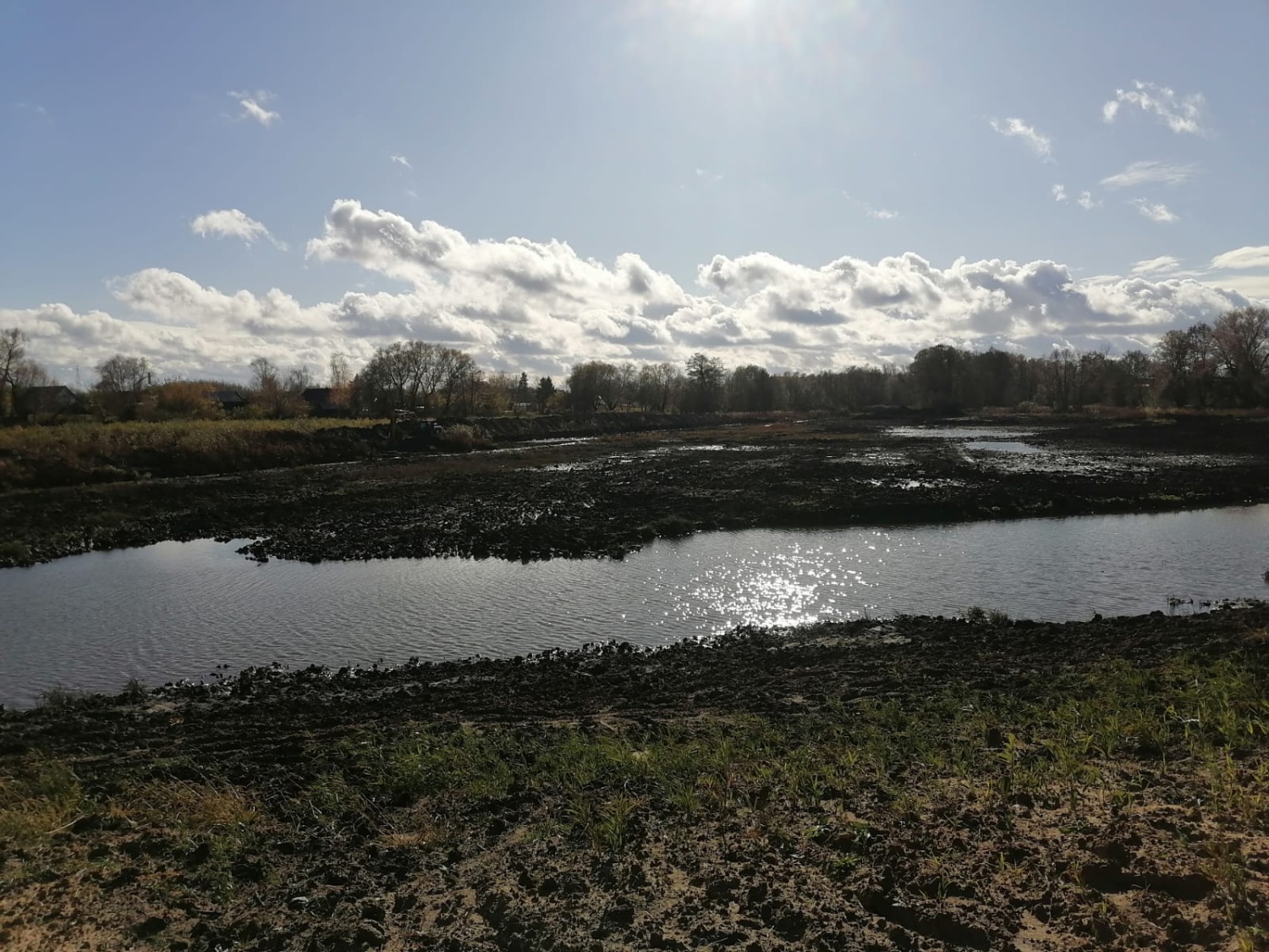 В Бессоновском районе продолжается расчистка ложа пруда на реке Инра