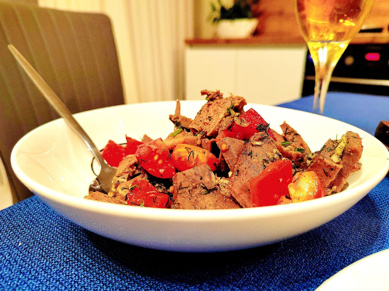 Салат из говядины, языка и перцев