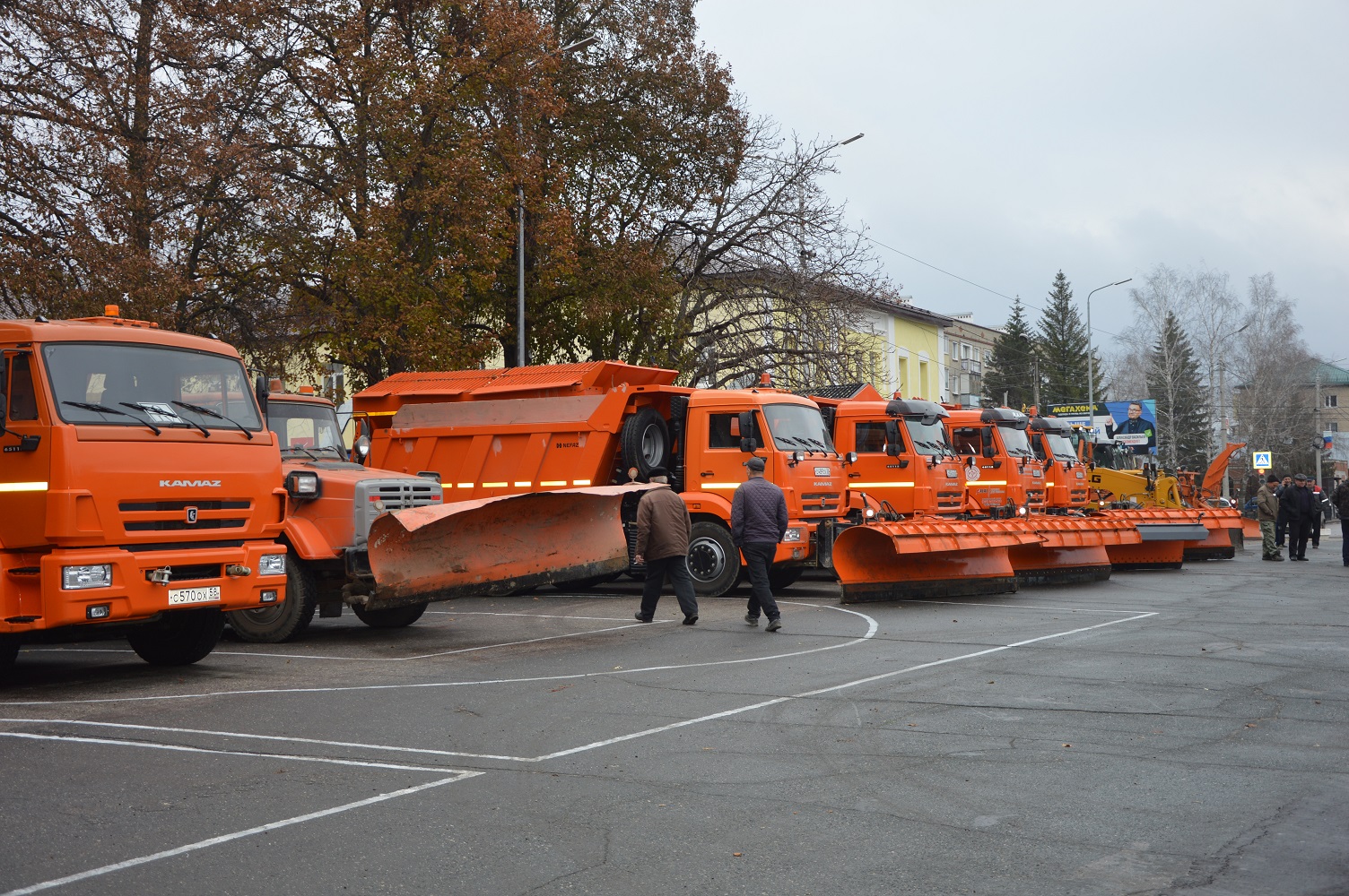 В Кузнецке проверили готовность спецмашин к очистке улиц от снега