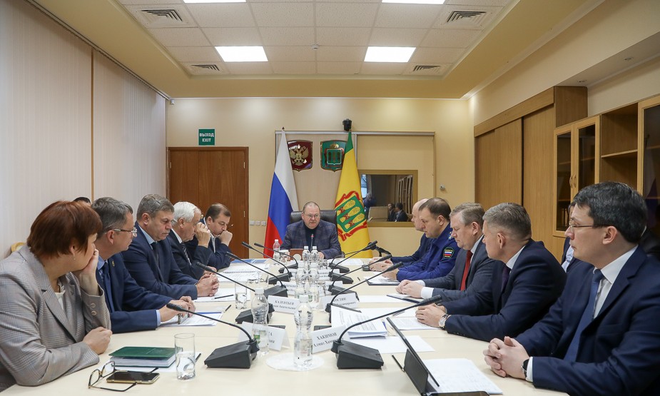 Олег Мельниченко напомнил о важности качественном работы чиновников в соцсетях