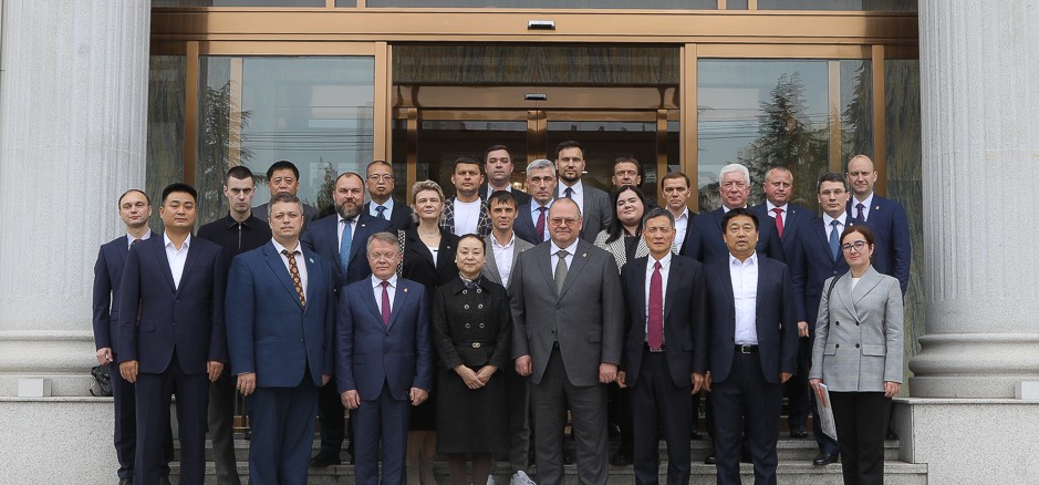 Олег Мельниченко принял участие в открытии инновационного центра науки и технологий в Китае