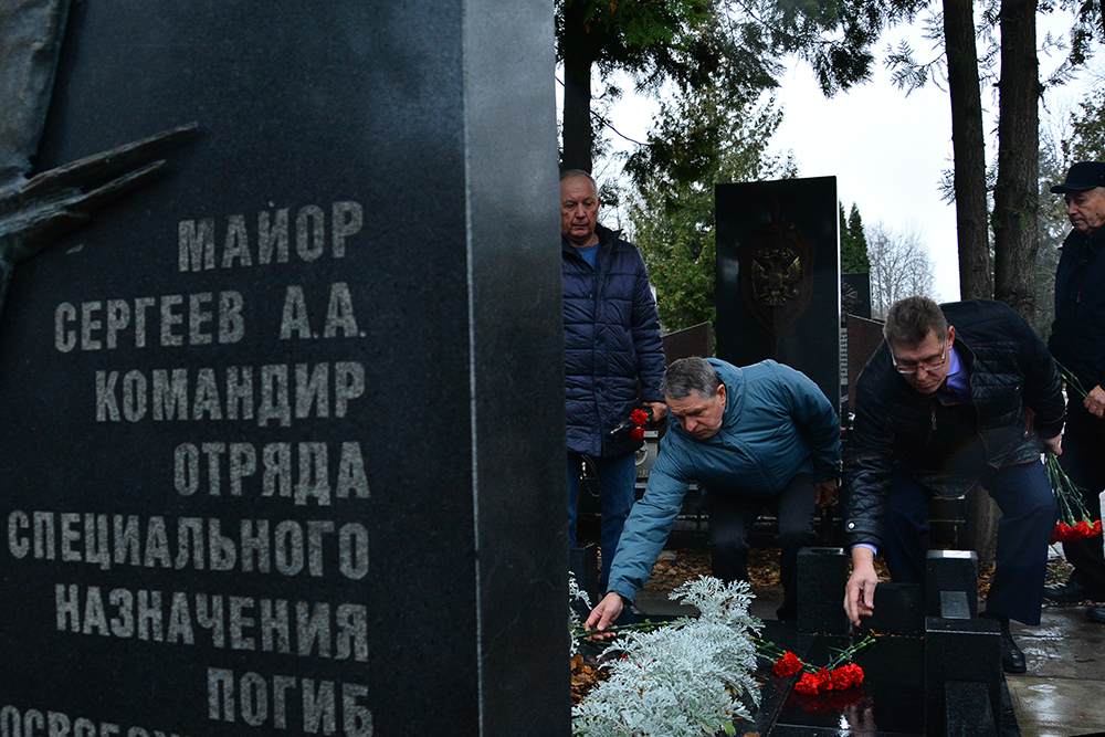 В Пензе открыли памятник бывшему начальнику УВД Александру Пронину