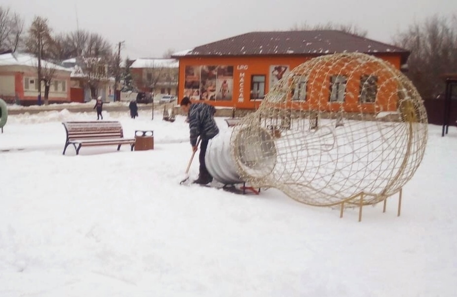 В Сердобске демонтировали арт-объект «Лампочка»