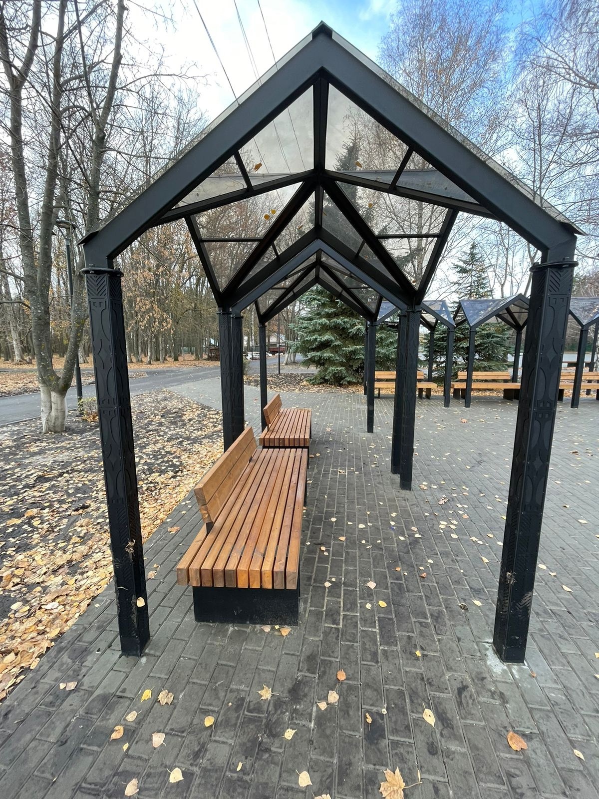 В Сердобске жители изуродовали беседки грязью с подошв