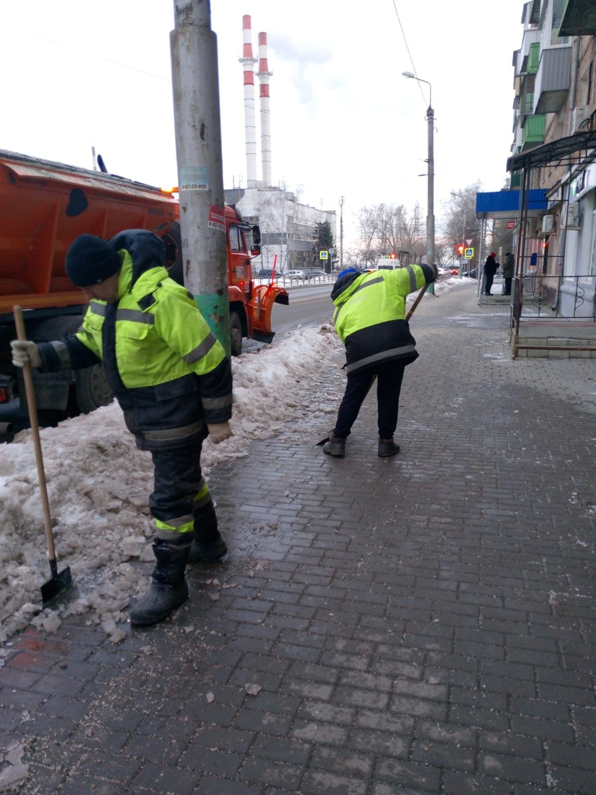 В дневную смену пензенские улицы очищают от снега 82 спецмашины