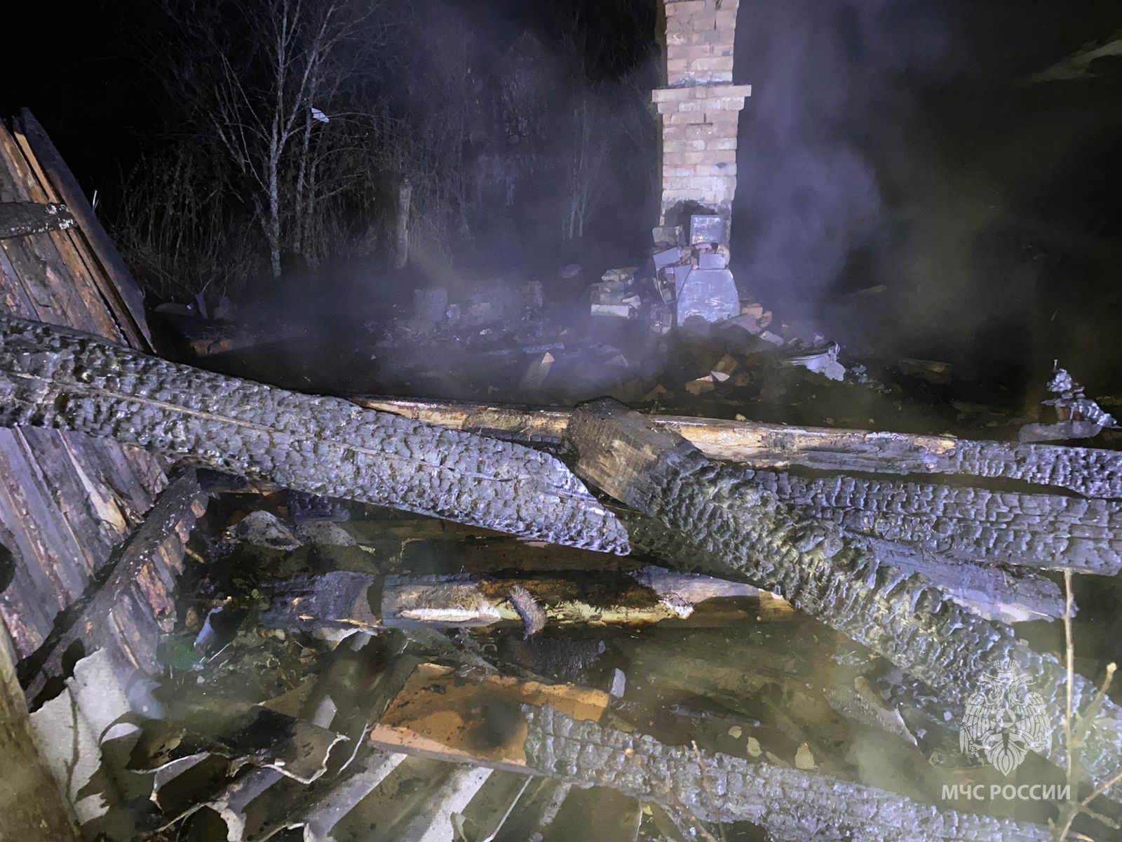 Люди не пострадали: пожар уничтожил баню кузнечанина