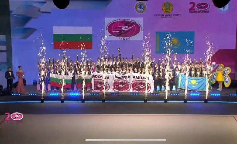 Олег Мельниченко поздравил гимнастку Ангелину Шнайдер с золотой медалью