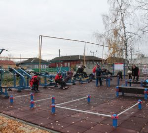 Тамалинские школьники осваивают новую спортплощадку для подготовки к ГТО