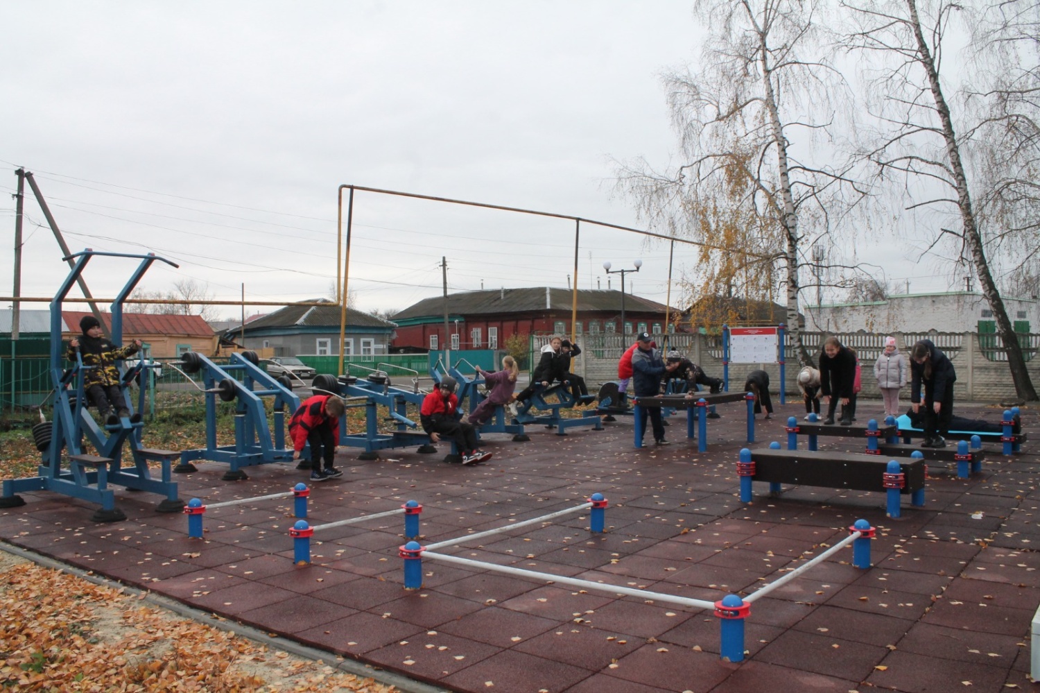 Тамалинские школьники осваивают новую спортплощадку для подготовки к ГТО