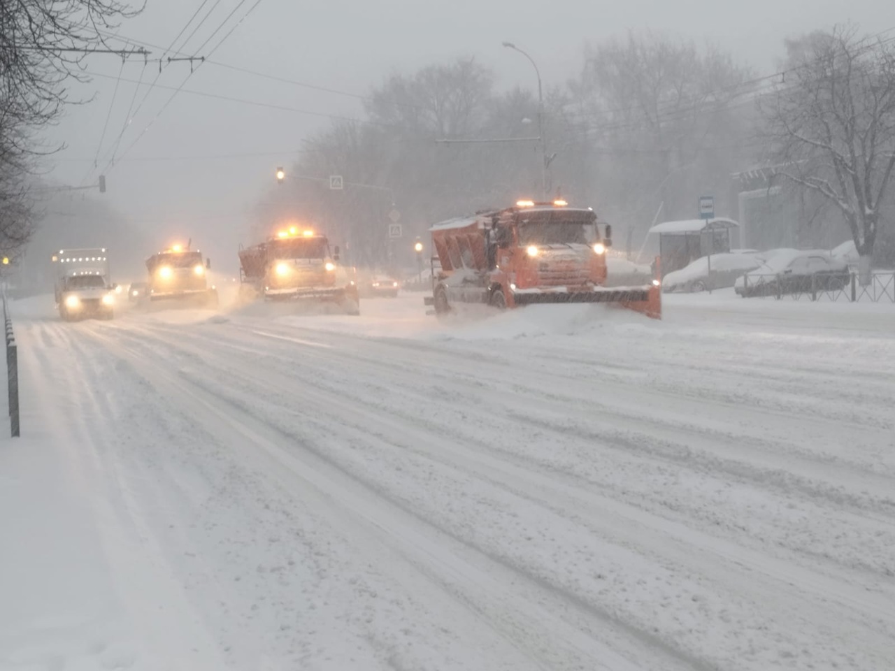 Ограничения движения по М5 продлили до 8 утра в связи с непрекращающимся снегопаом