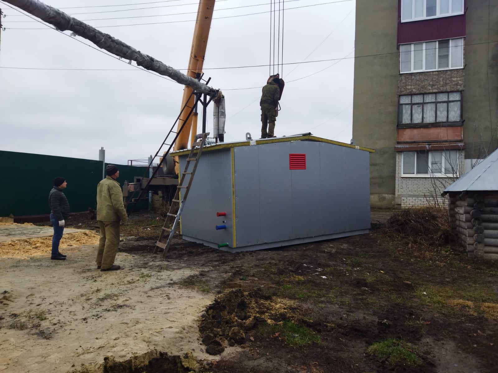 В Кузнецке начали устанавливать новую модульную котельную