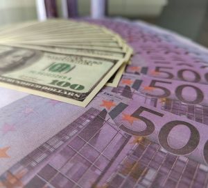 Банк России понизил курс доллара до 87 рублей