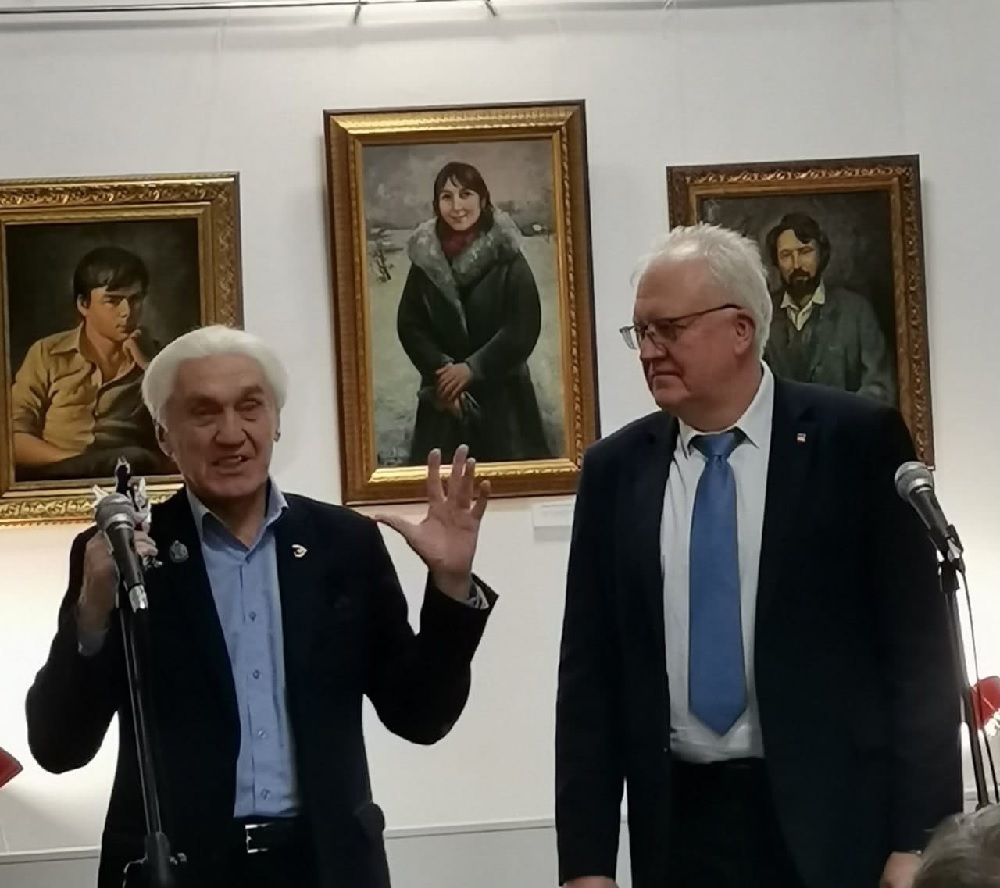 Пензенская картинная галерея представила в Бресте 29 картин