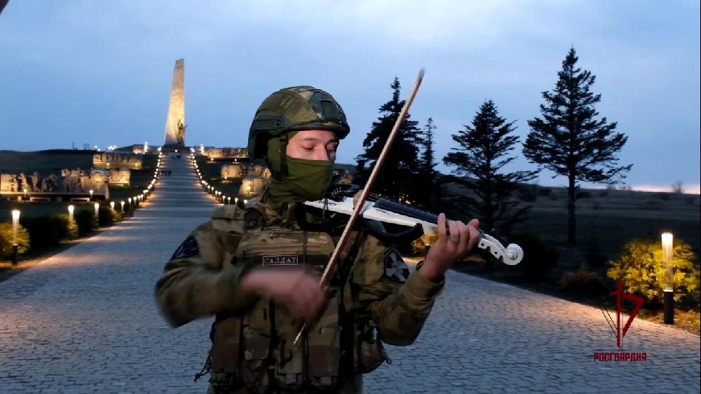 Боец СВО из Пензы сыграл на скрипке в День матери