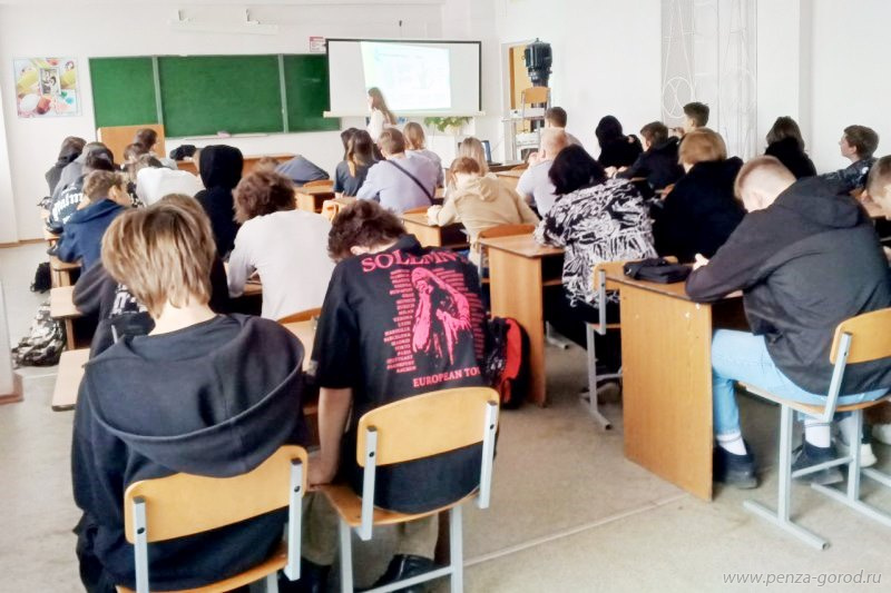 Пензенским студентам рассказали о вреде электронных сигарет