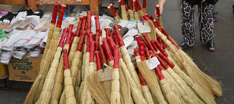 Стихийный рынок с Тернопольской предложили перенести за "Квадрат"