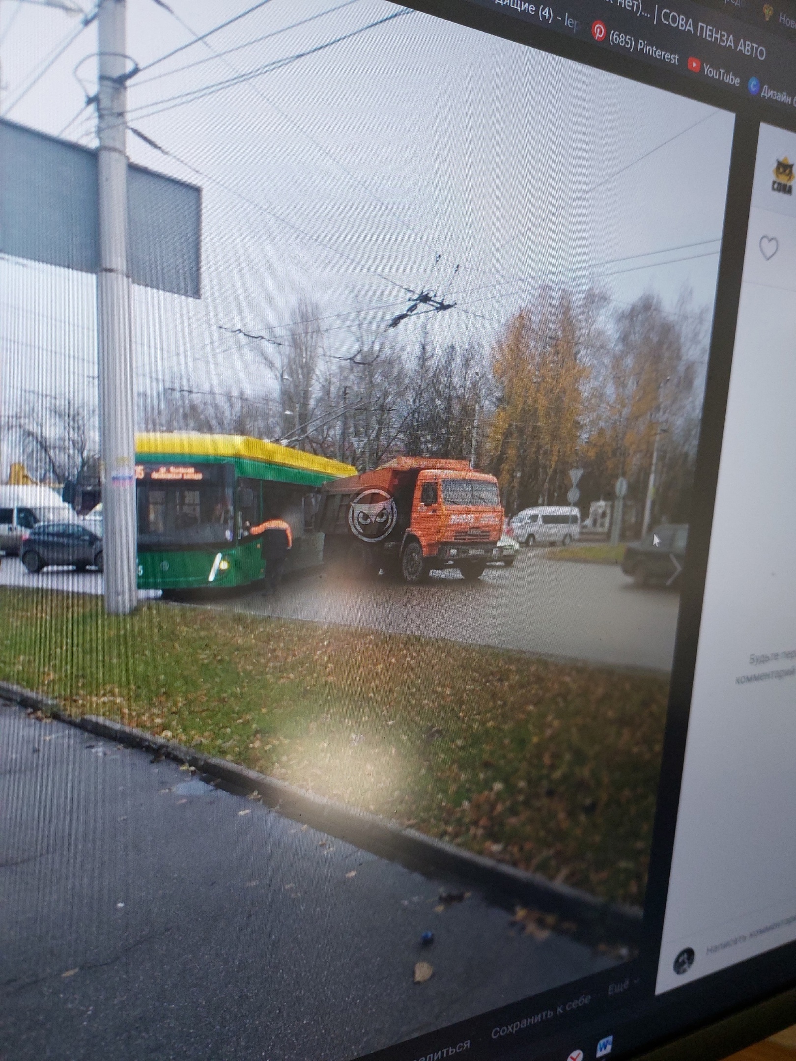 В Пензе новый троллейбус столкнулся с самосвалом
