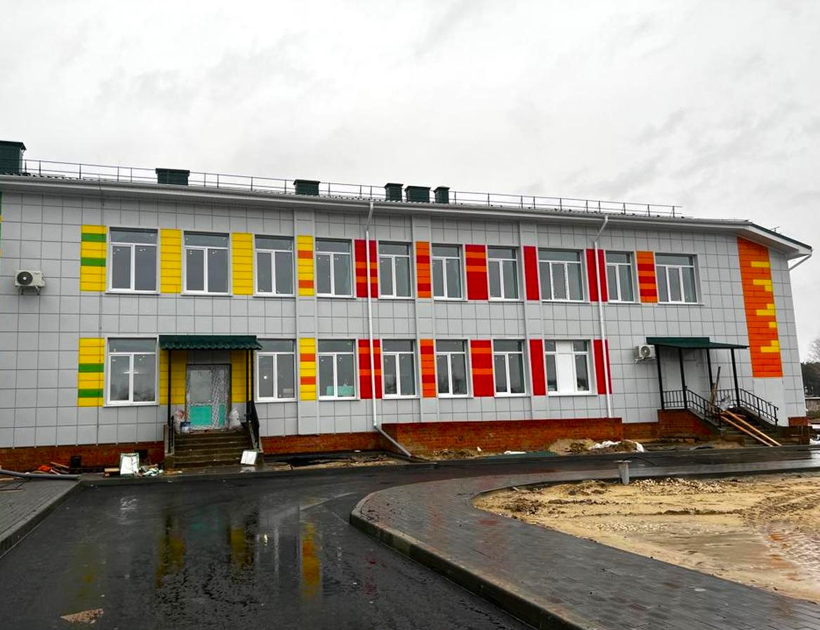 Строительная готовность новой школы в Лунинском районе составляет почти 70%