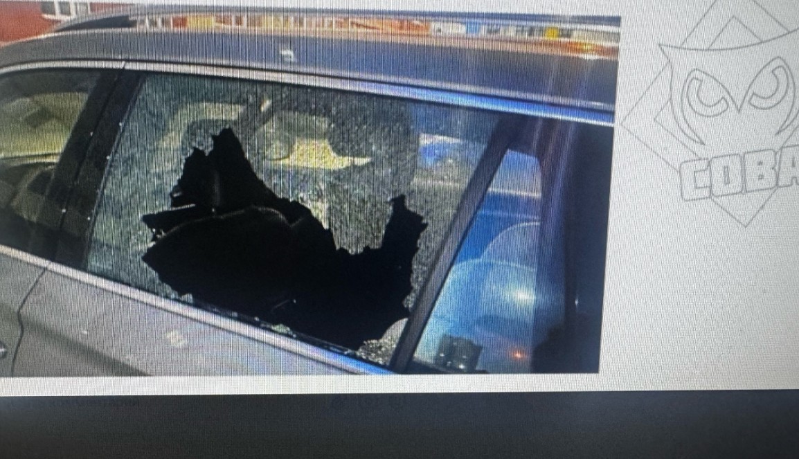 В Арбеково на парковке расстреляли машину