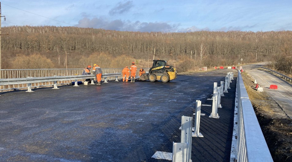 В Городищенском районе завершилась укладка асфальта на новом мосту