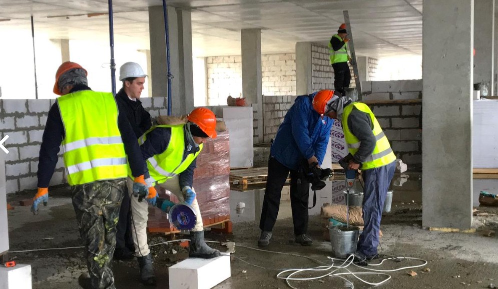 Строительная готовность школы в Заре составляет 20%