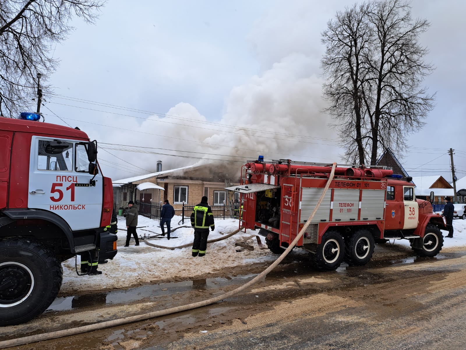 В Никольске пожар уничтожил чердак жилого дома