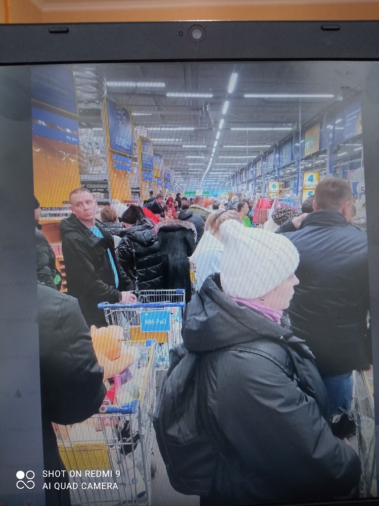 В продуктовых магазинах Пензы в предновогодние дни столпотворение