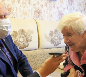 Олег Мельниченко поздравил со столетием ветерана Великой Отечественной войны