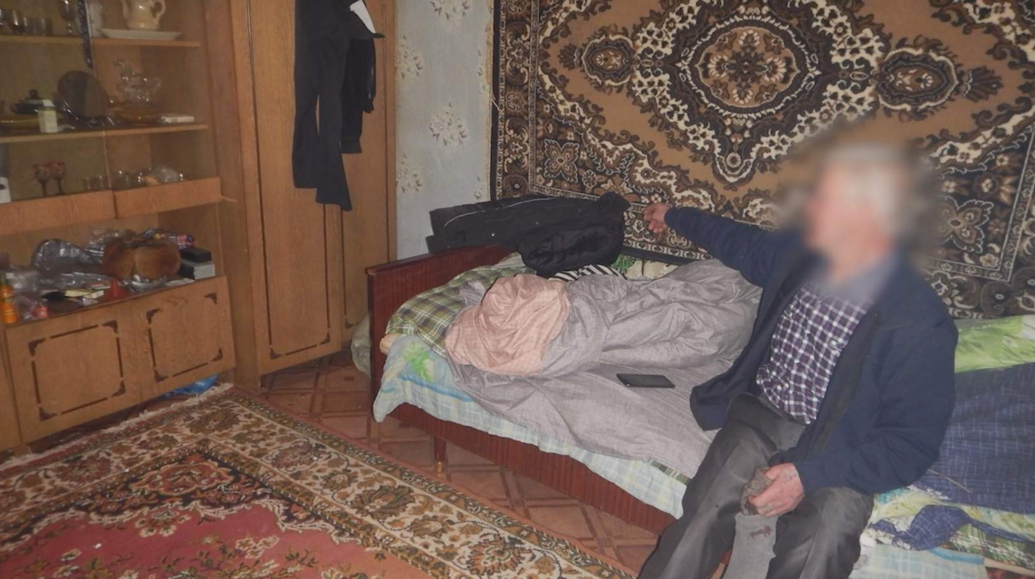 В Каменке пятеро мужчин совершили налет с пистолетом