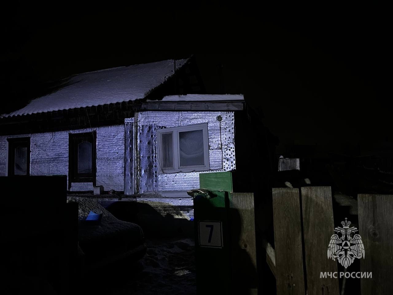 Появились фото с места пожара в Кузнецком районе