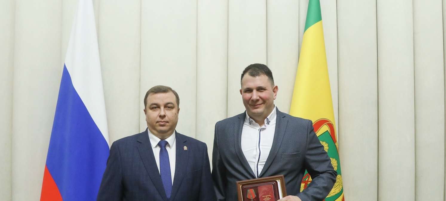 Сергей Федотов наградил спасателей, работающих в новых регионах России