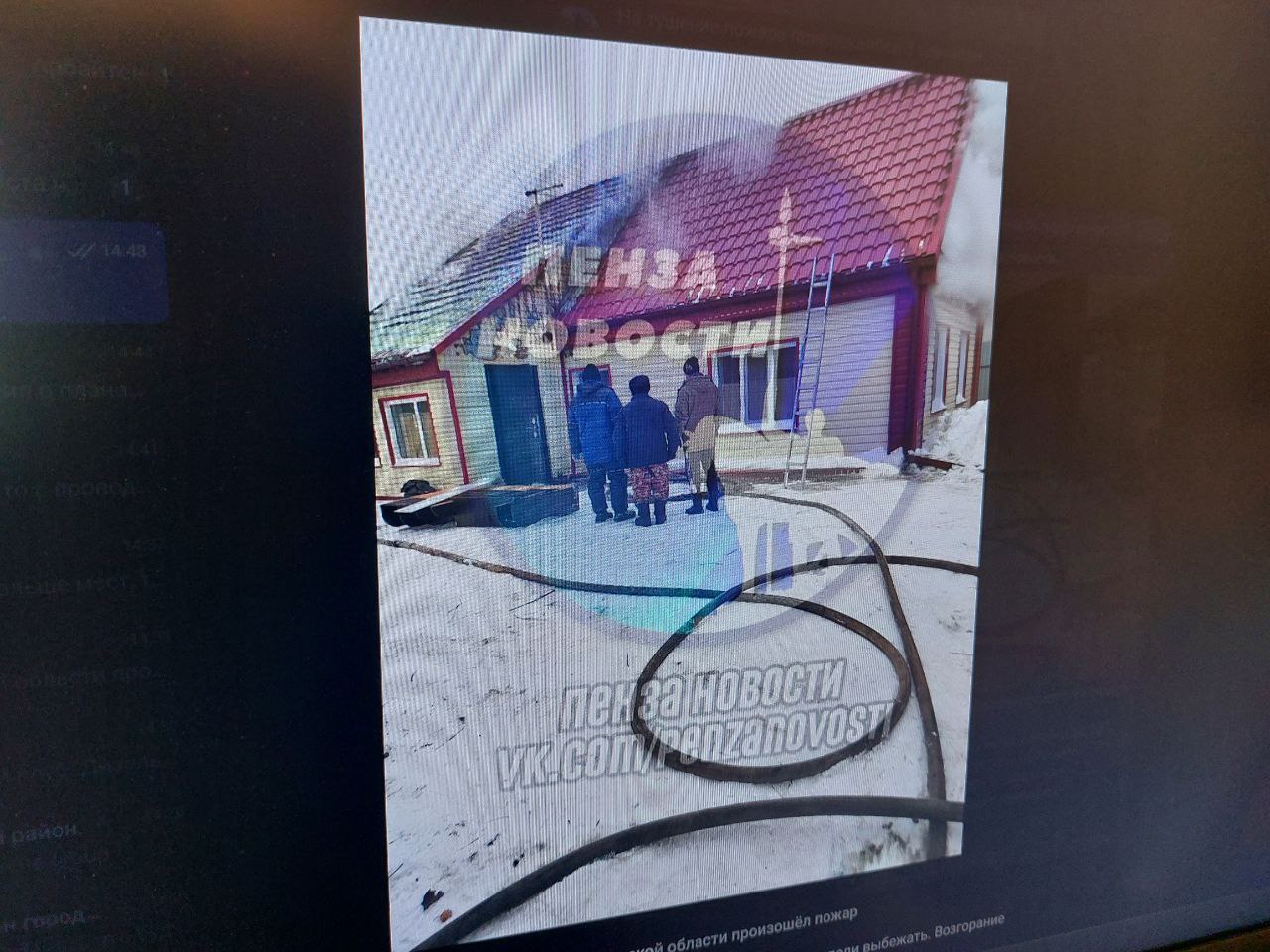 В Каменке 7 пожарных тушили горящий жилой дом