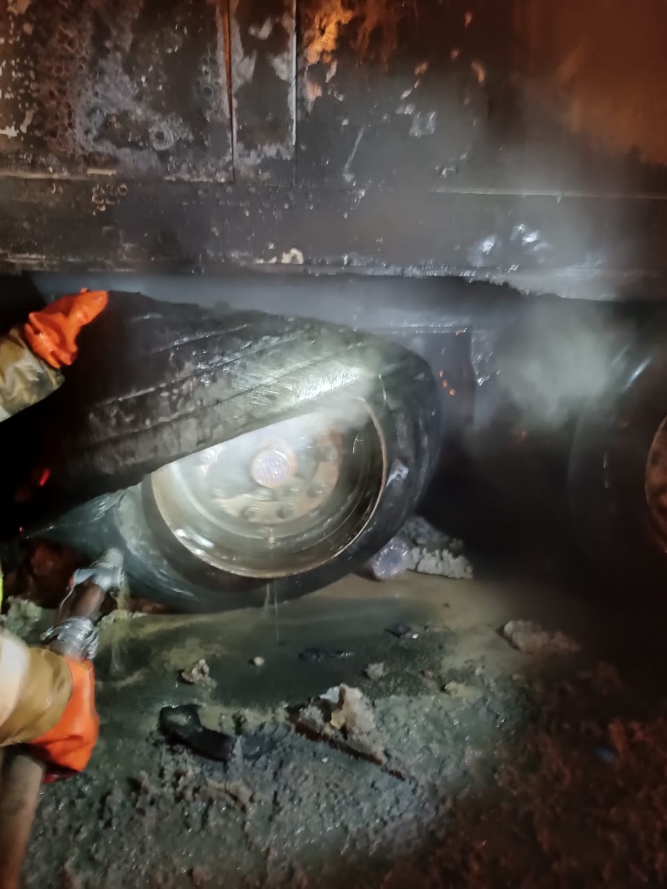 Стало известно, кто был за рулем загоревшейся в Городищенском районе фуры