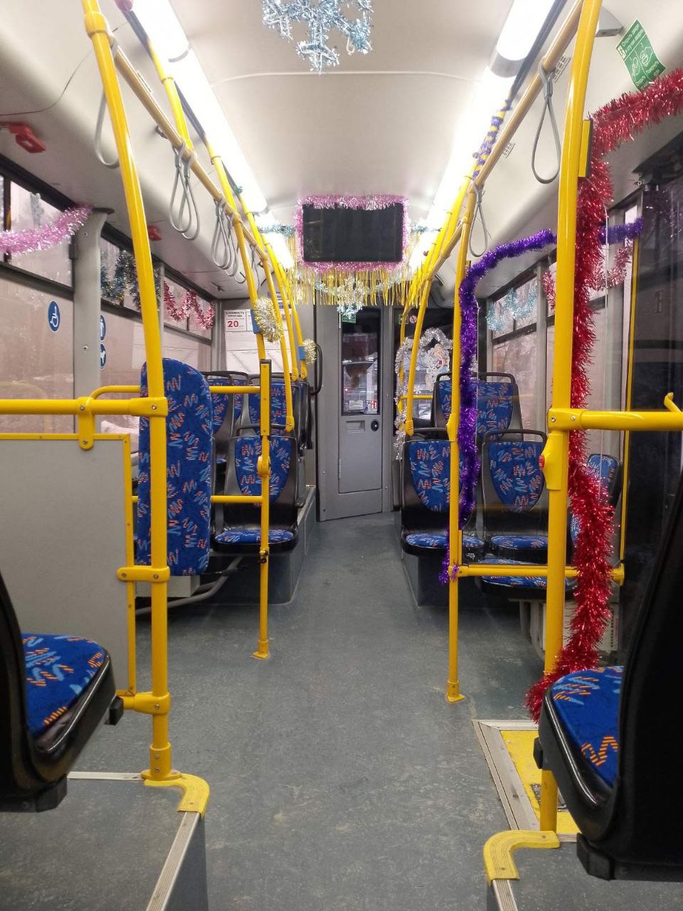 Пензенцам рассказали, где искать новогодний троллейбус