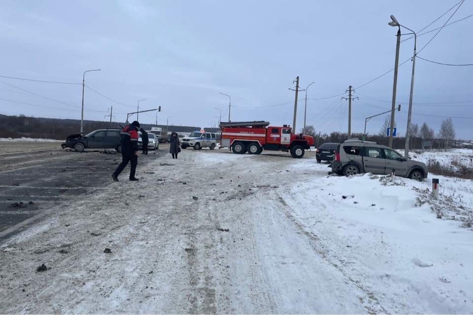 В Пензенском районе в тройном ДТП погиб водитель фуры
