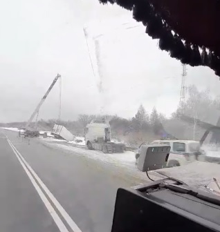 В Городищенском районе достают слетевший большегруз