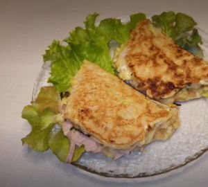 Кабачковые пирожки с ветчиной и сыром