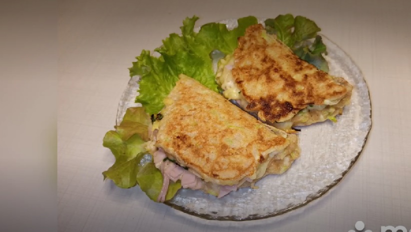 Кабачковые пирожки с ветчиной и сыром