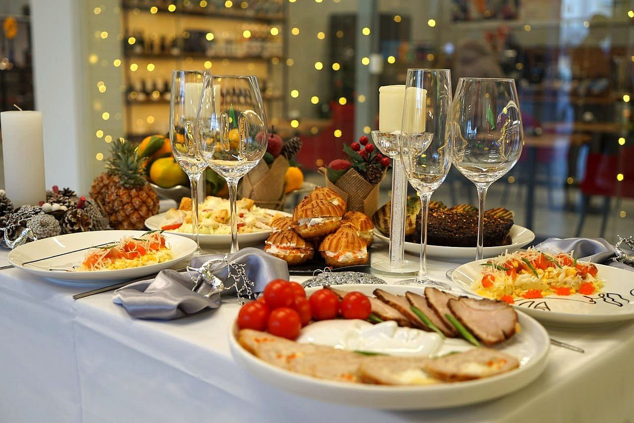 Новогодние салаты в Пензе оформят по вашему желанию